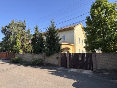 Продаж розкішного будинку, площа 319 м.кв, з ремонтом та технікою