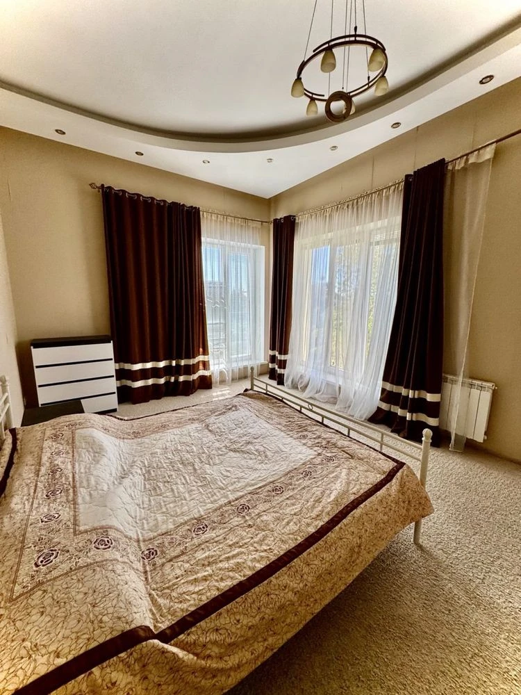 Продаж розкішного будинку, площа 319 м.кв, з ремонтом та технікою
