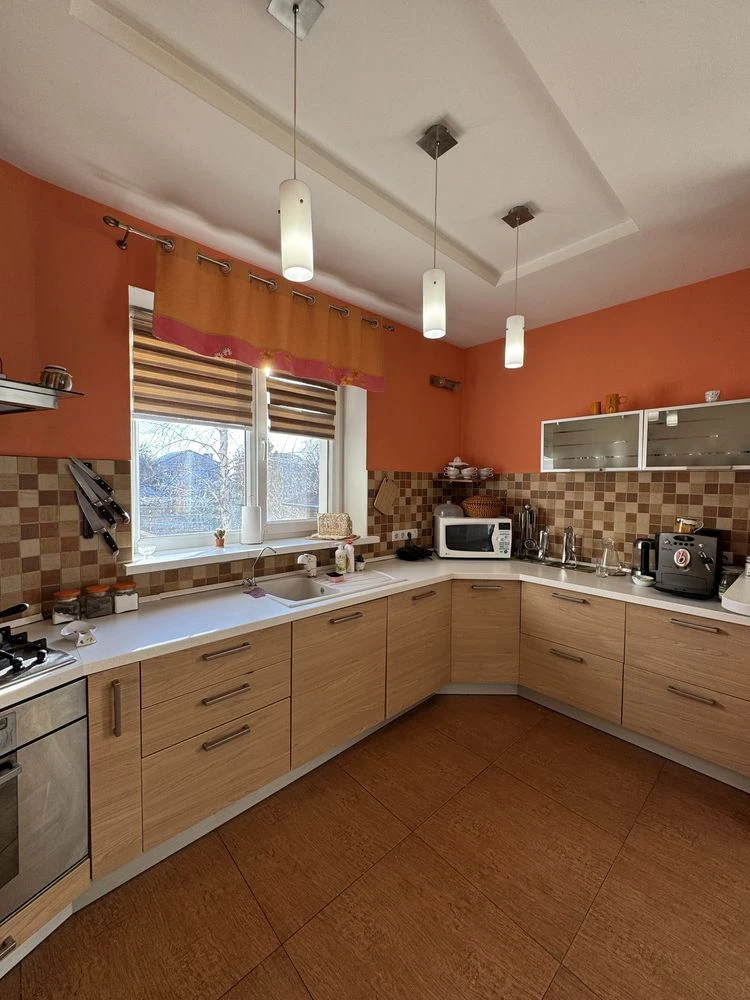 Продаж розкішного будинку, площа 319 м.кв, з ремонтом та технікою