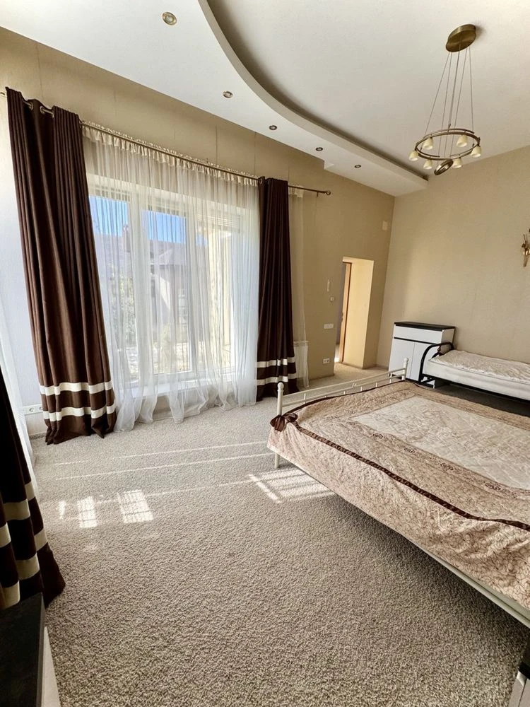 Продаж розкішного будинку, площа 319 м.кв, з ремонтом та технікою
