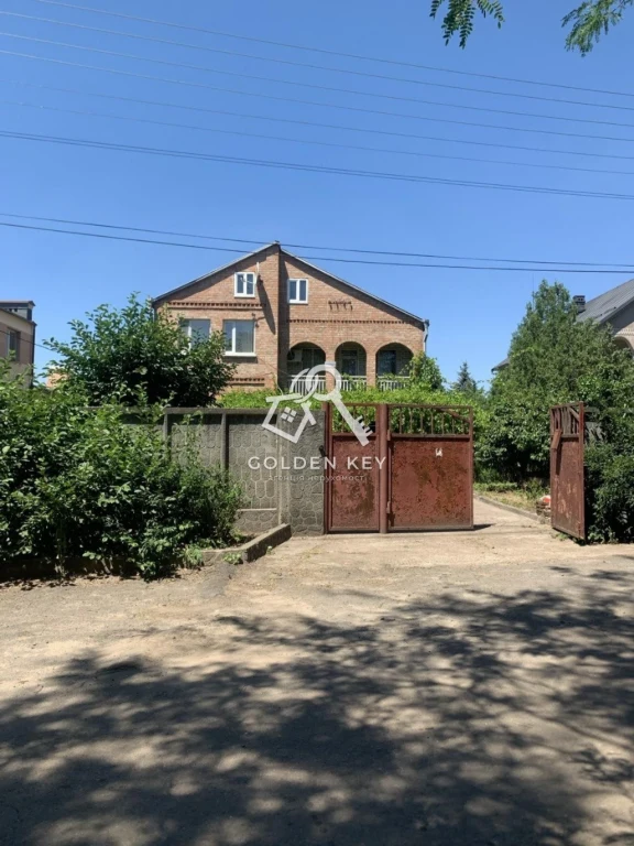Продаж будинку з виходом в парк в Покровському районі