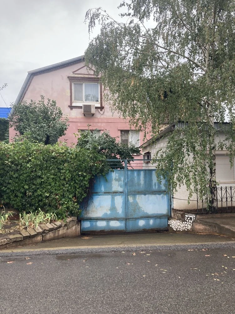 For sale: House with a shop (commercial property) in a city area