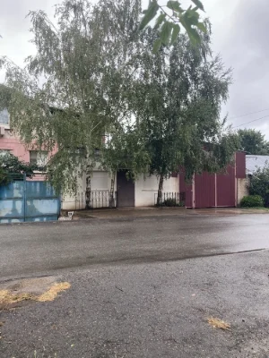 For sale: House with a shop (commercial property) in a city area