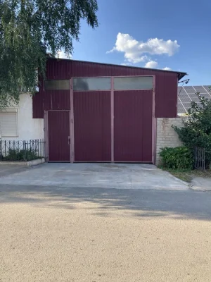 For sale: House with a shop (commercial property) in a city area