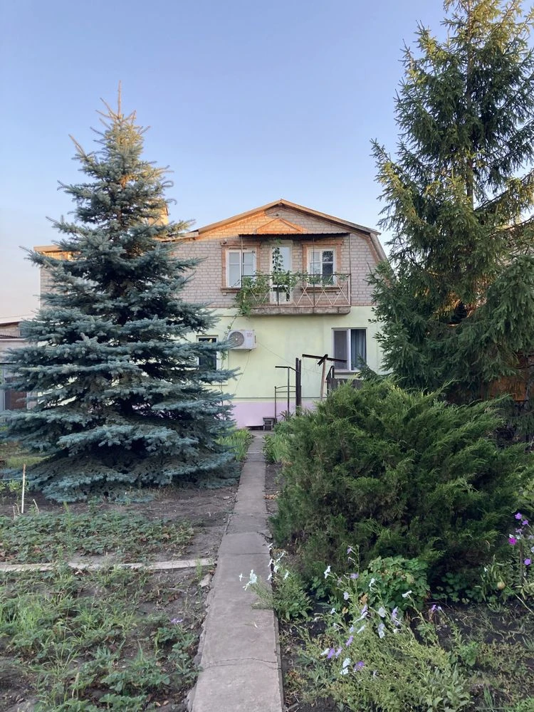 For sale: House with a shop (commercial property) in a city area