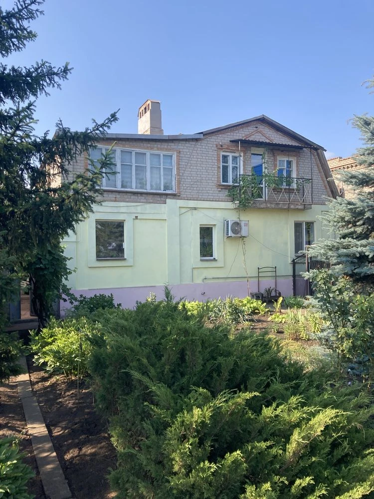 For sale: House with a shop (commercial property) in a city area
