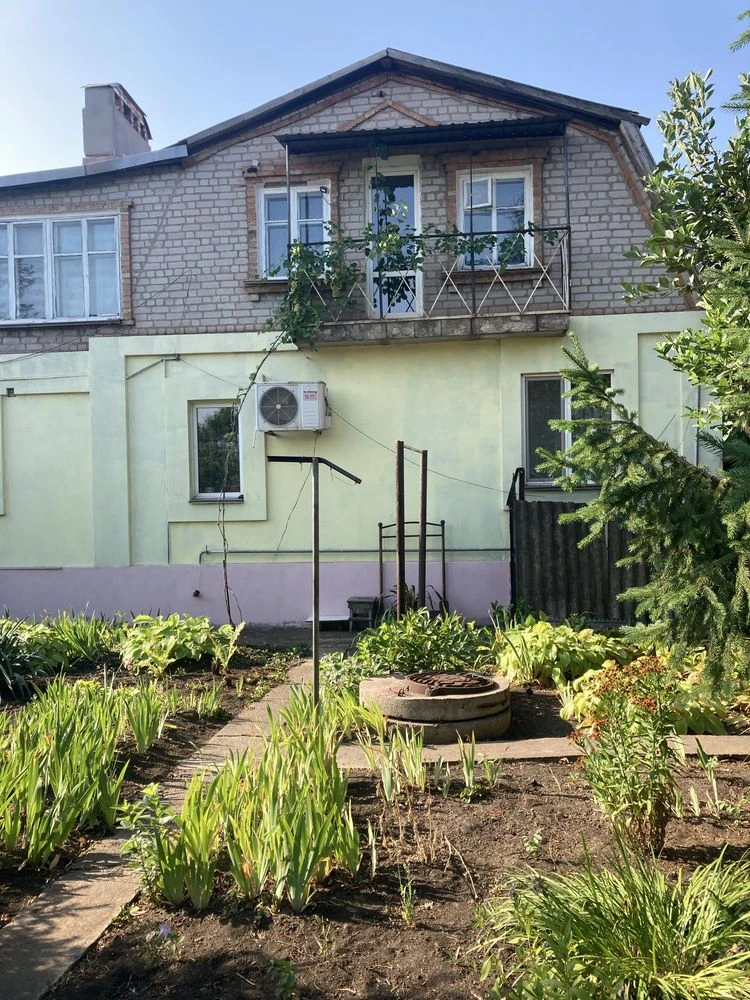 For sale: House with a shop (commercial property) in a city area