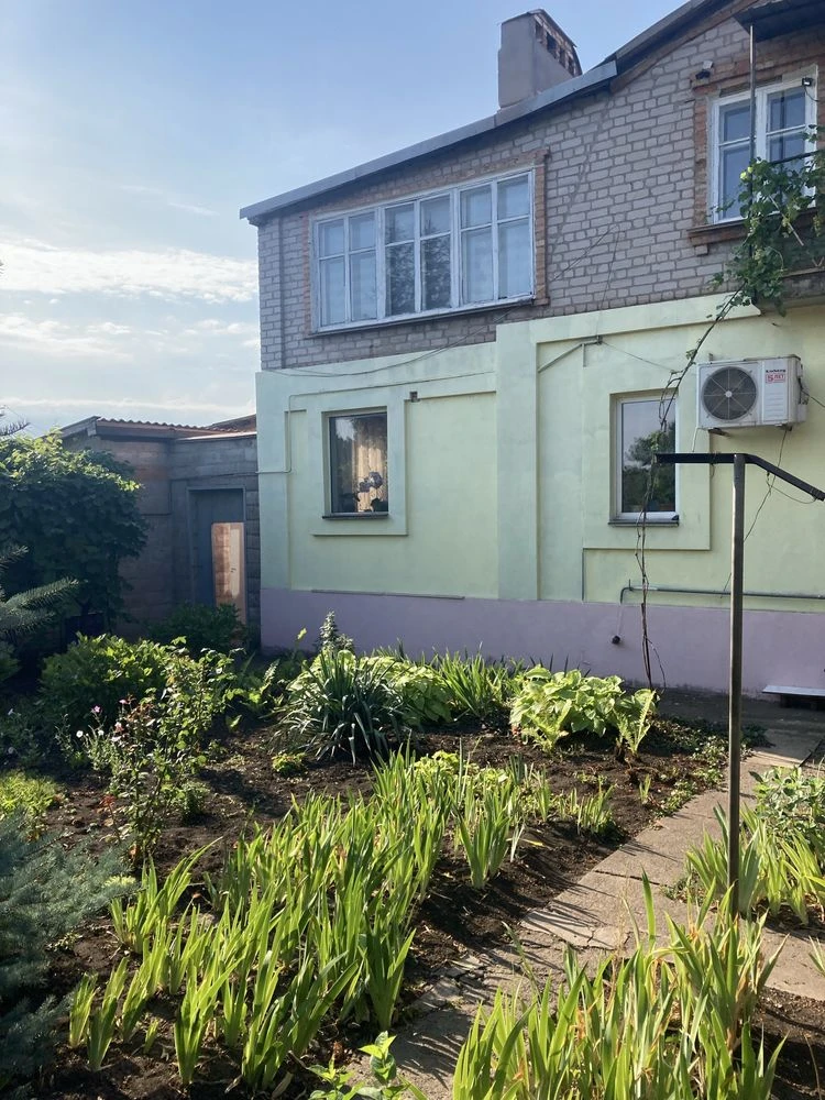 For sale: House with a shop (commercial property) in a city area