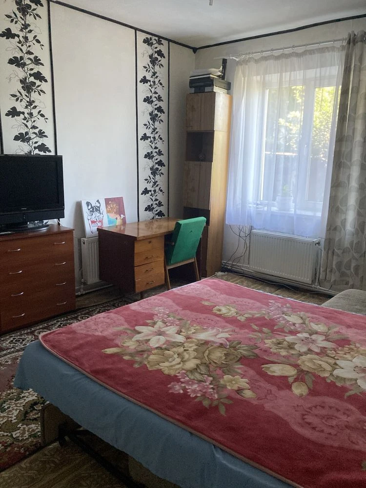 For sale: House with a shop (commercial property) in a city area