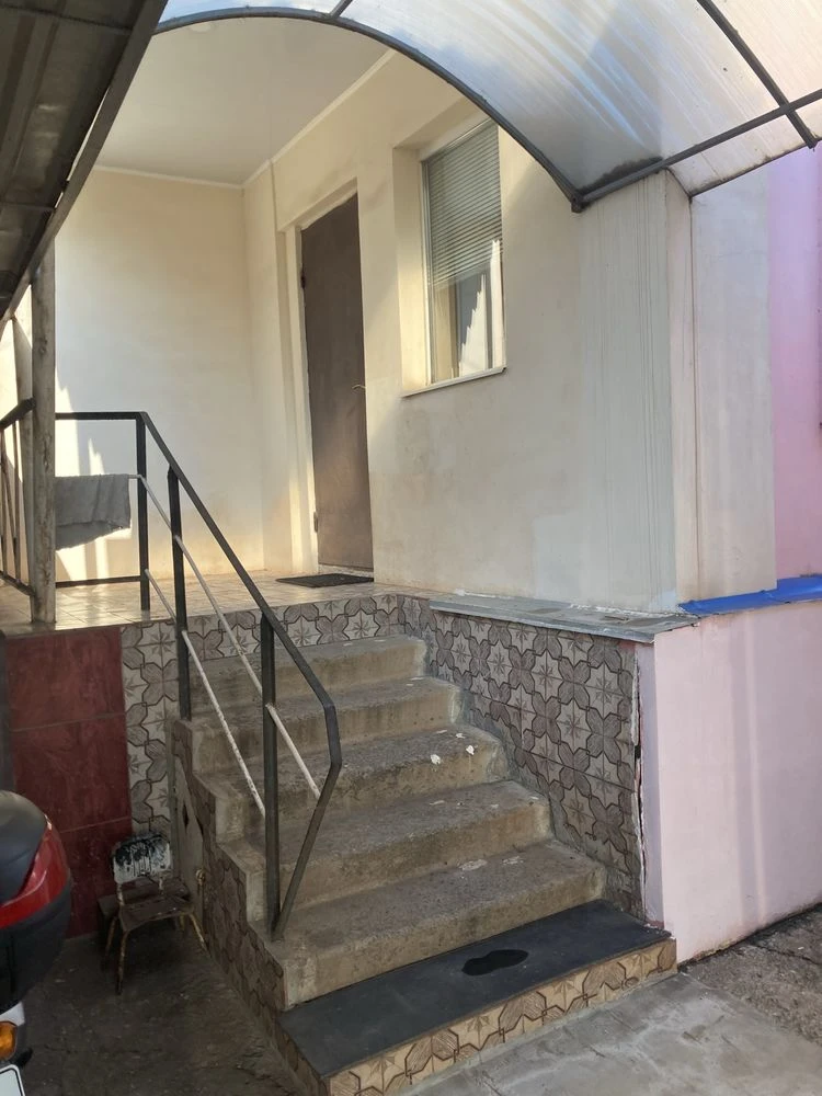 For sale: House with a shop (commercial property) in a city area