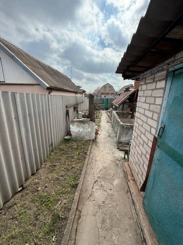 Продається будинок в центрально - міському районі .