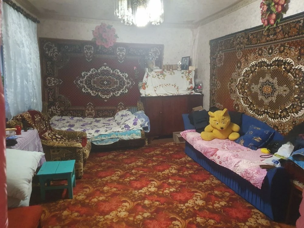 Продається будинок в центрально - міському районі .