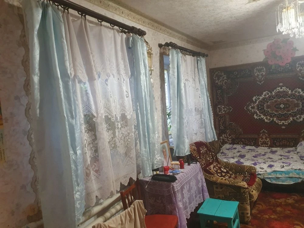 Продається будинок в центрально - міському районі .