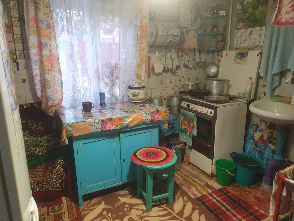 Продається будинок в центрально - міському районі .