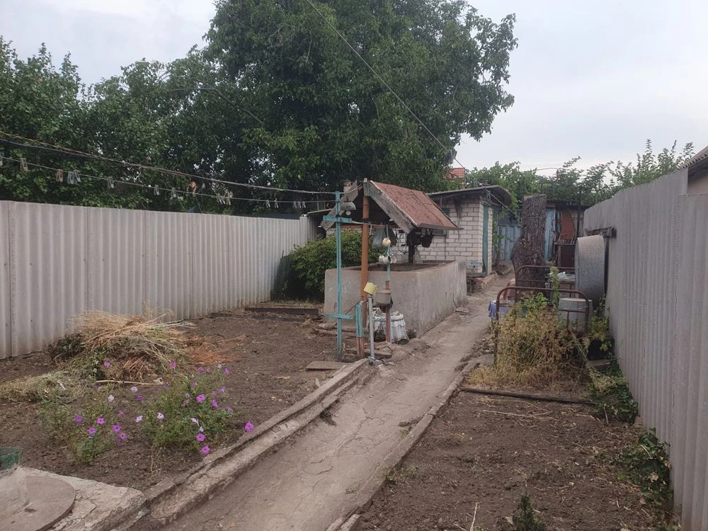 Продається будинок в центрально - міському районі .
