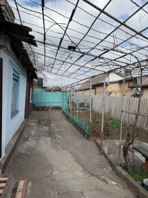 Продається будинок в центрально - міському районі .