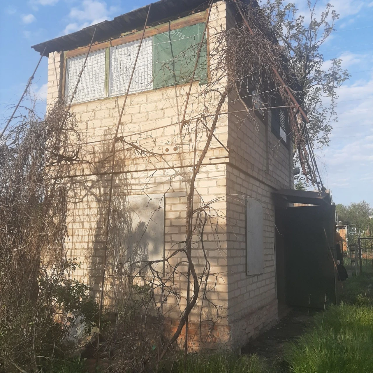 Продам дачу з будиночком