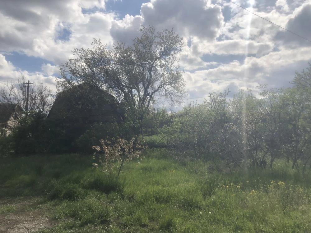 For sale large country plot in the area of Novaya Ivanovka nearby