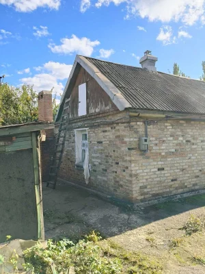Продам будинок біля ветеринарної лікарні чорногірка