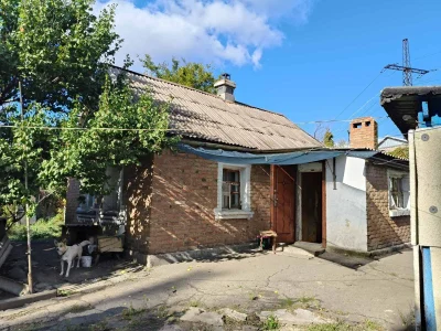 Продам будинок біля ветеринарної лікарні чорногірка