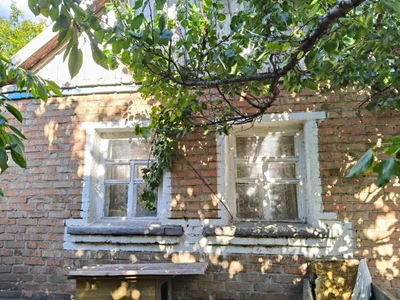Продам будинок біля ветеринарної лікарні чорногірка