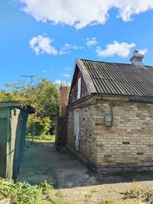 Продам будинок біля ветеринарної лікарні чорногірка