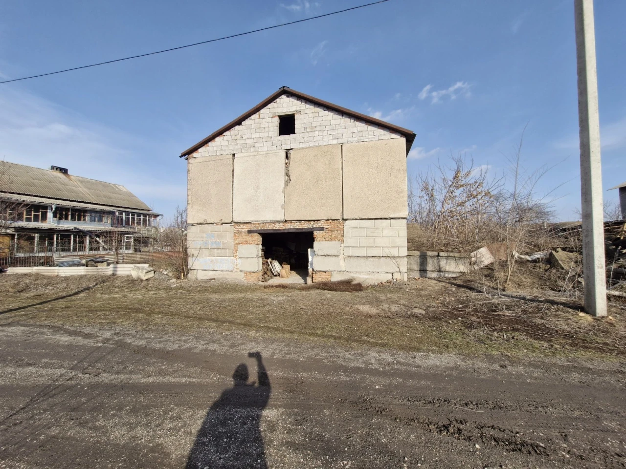 Sale of land plot and house building. Independent.
