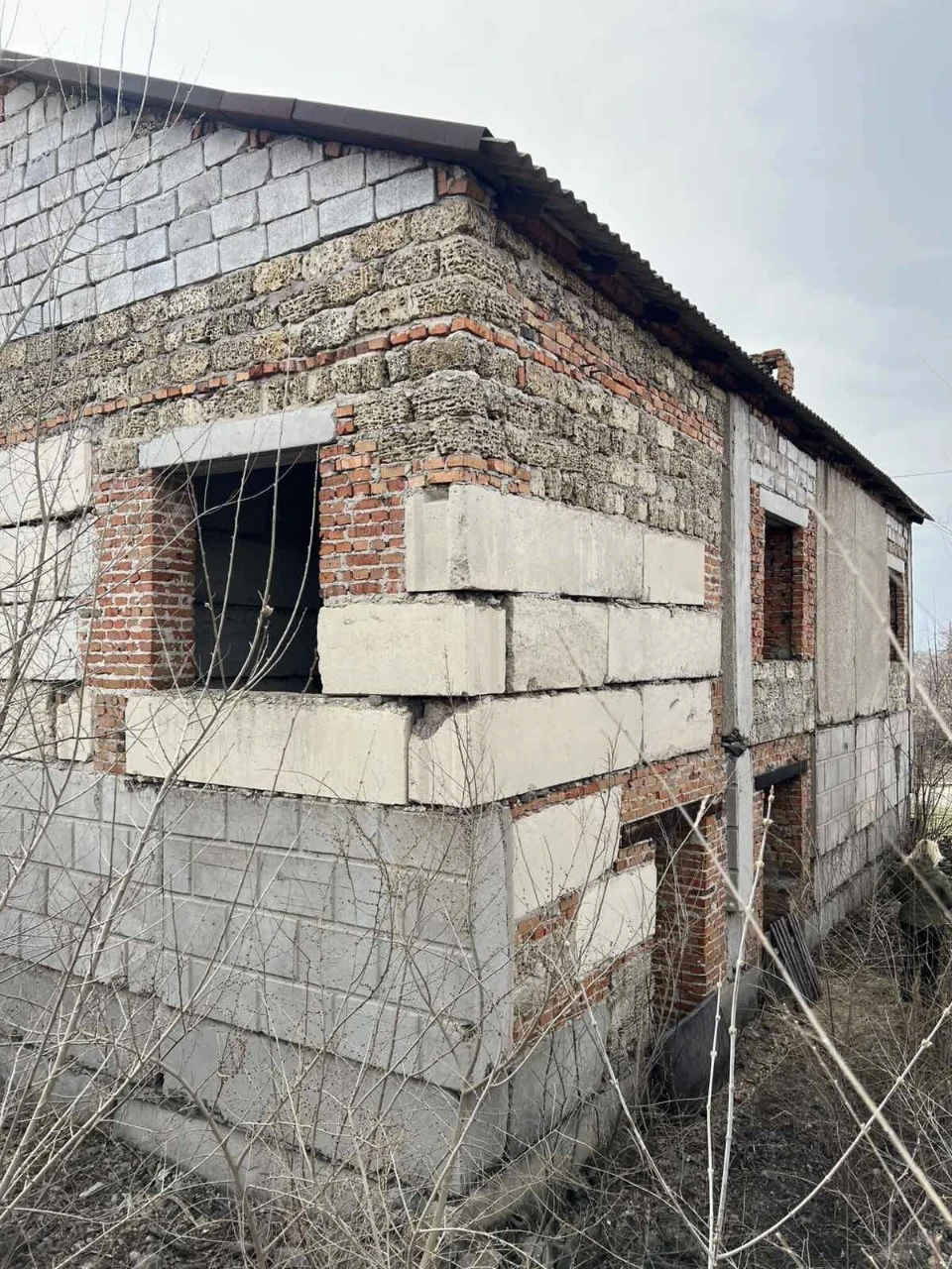 Sale of land plot and house building. Independent.
