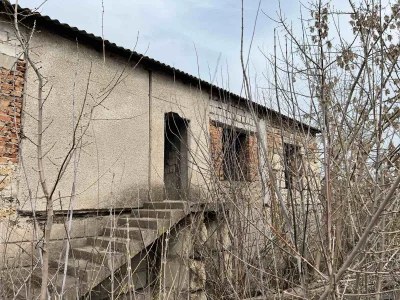 Sale of land plot and house building. Independent.