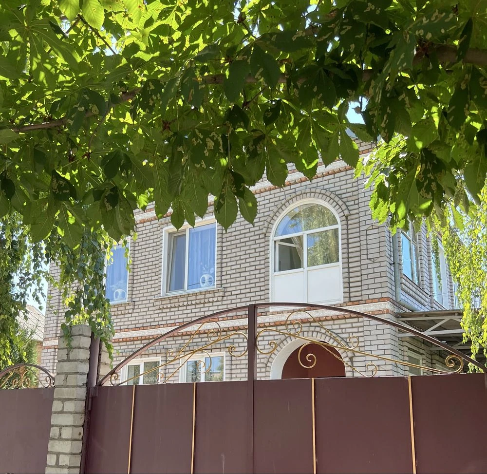Продам будинок 10х12 (180М2)Зарічний  вул Берегова