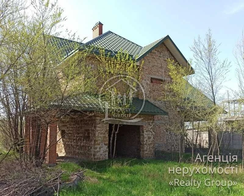 Sale of a two-story house, Karachuny (Laboratory Street)
