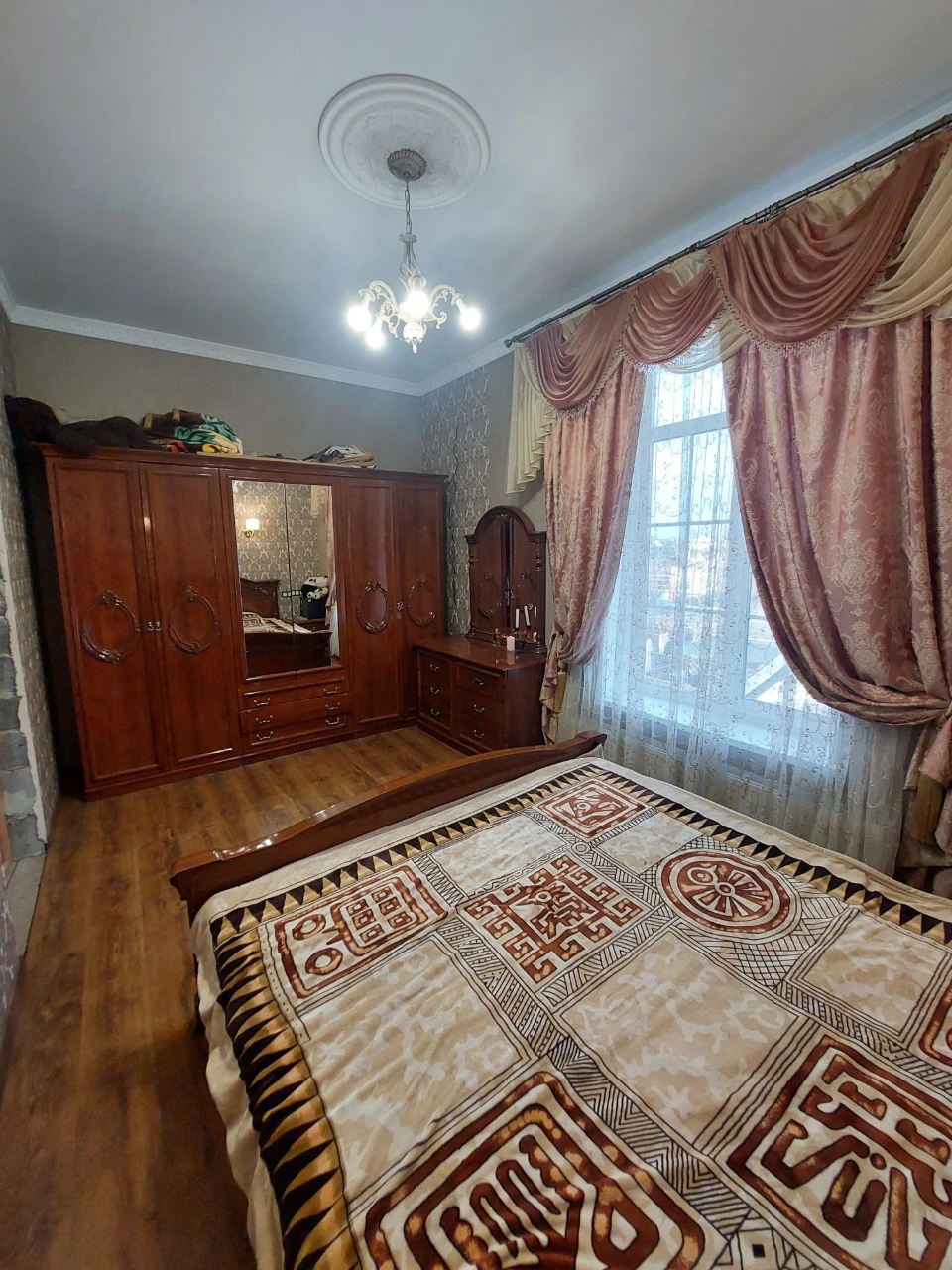 Sale of a two-story house. Litke Street.
