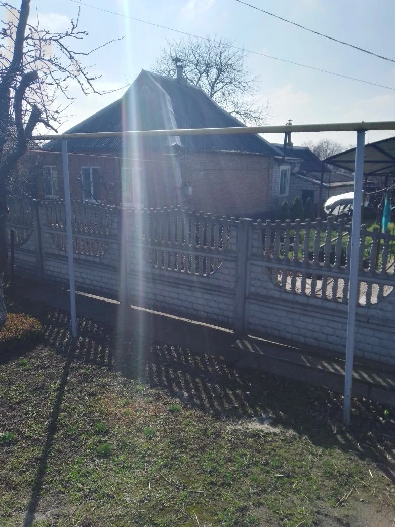For sale, one-story house