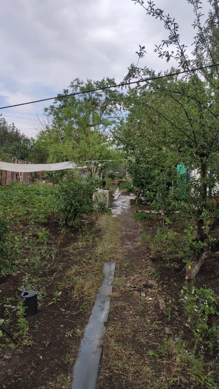 For sale: Cottage, garden.