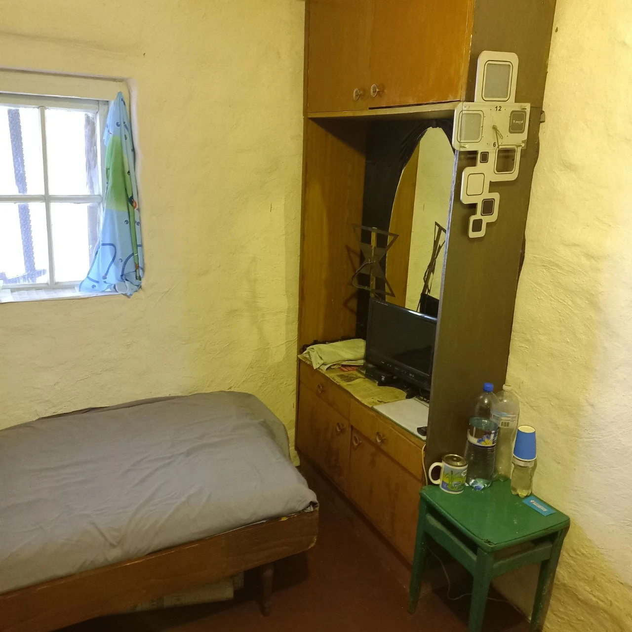 For sale: Cottage, garden.