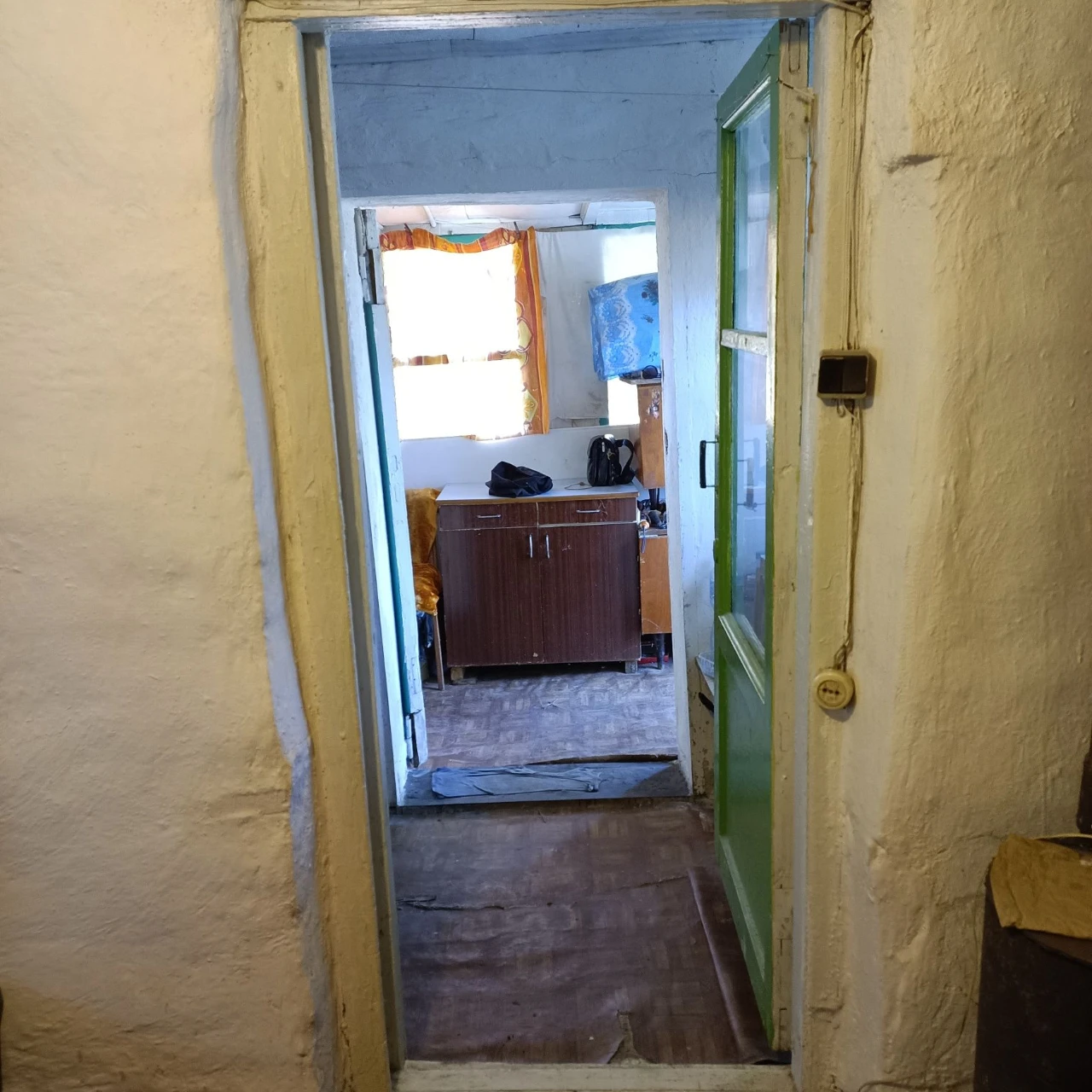 For sale: Cottage, garden.