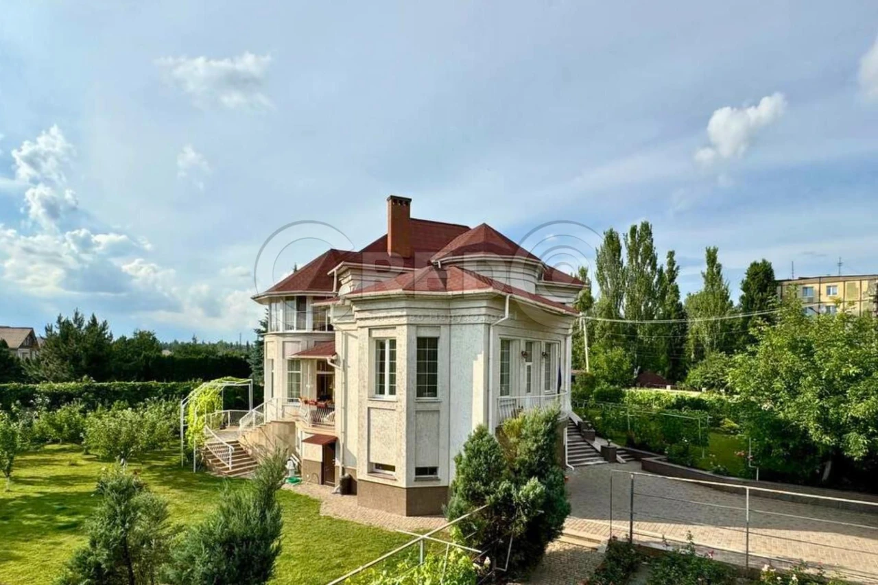 House for sale, 420 sq.m., "Svitanok" area