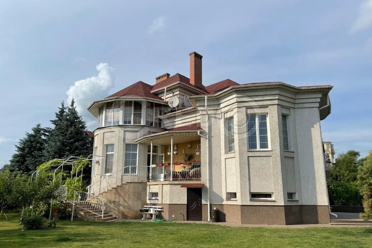 House for sale, 420 sq.m., "Svitanok" area