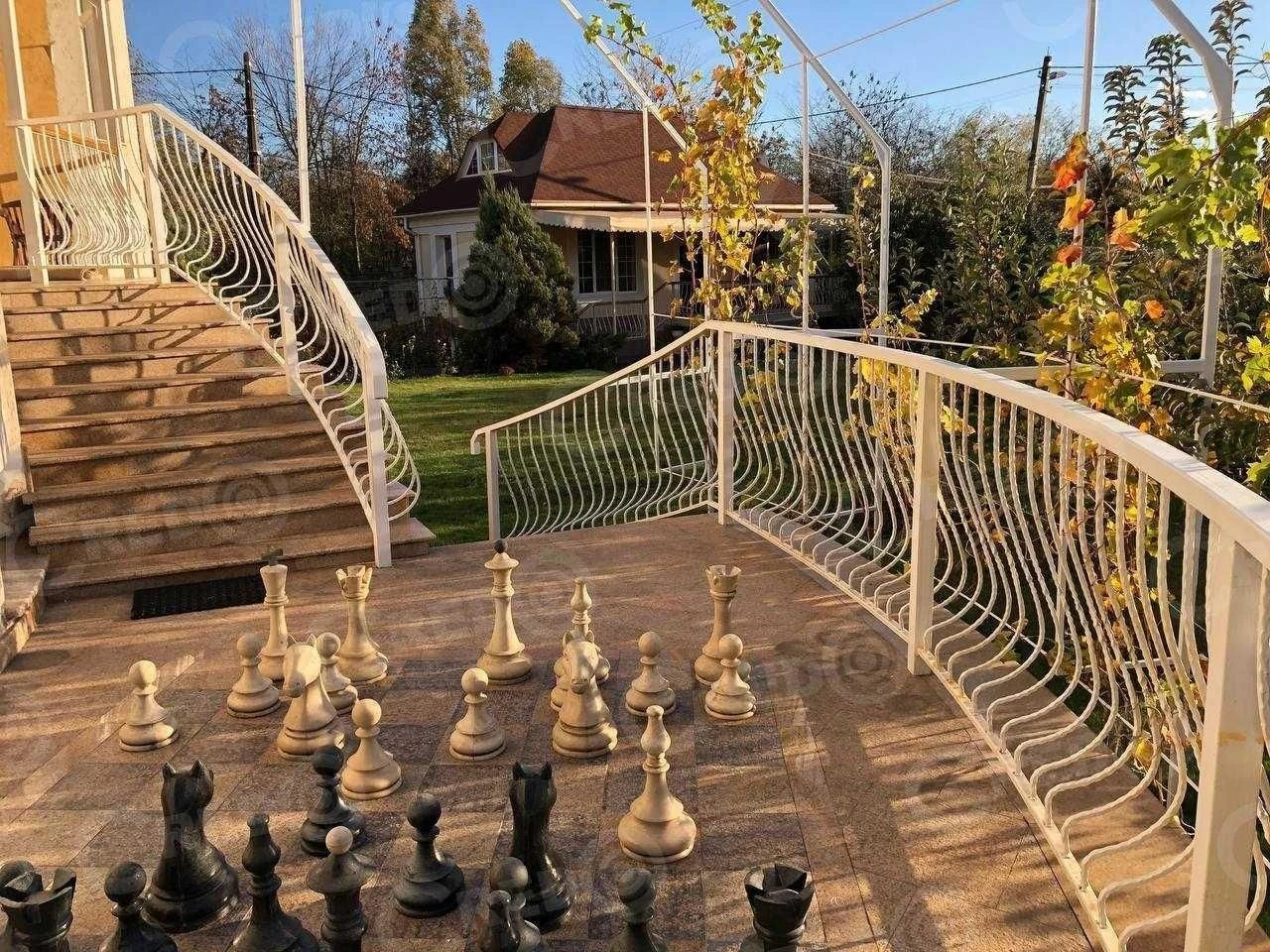 House for sale, 420 sq.m., "Svitanok" area