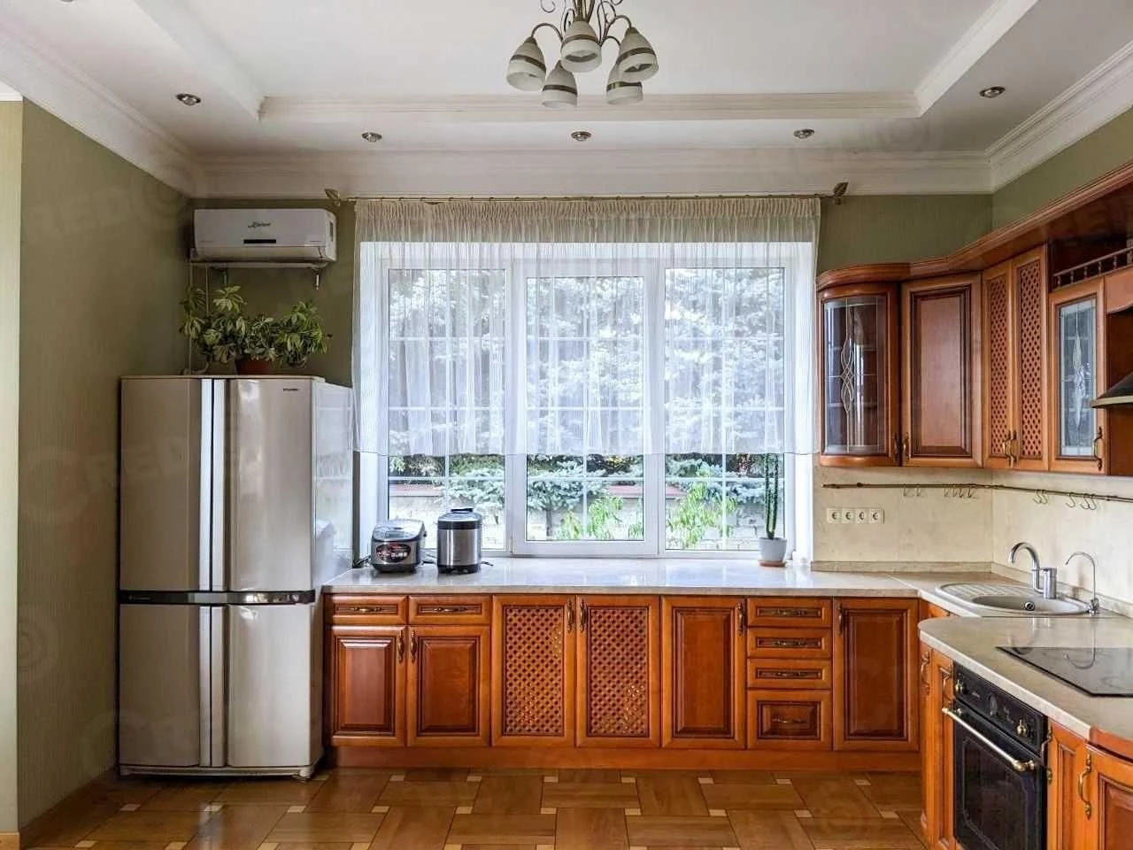 House for sale, 420 sq.m., "Svitanok" area