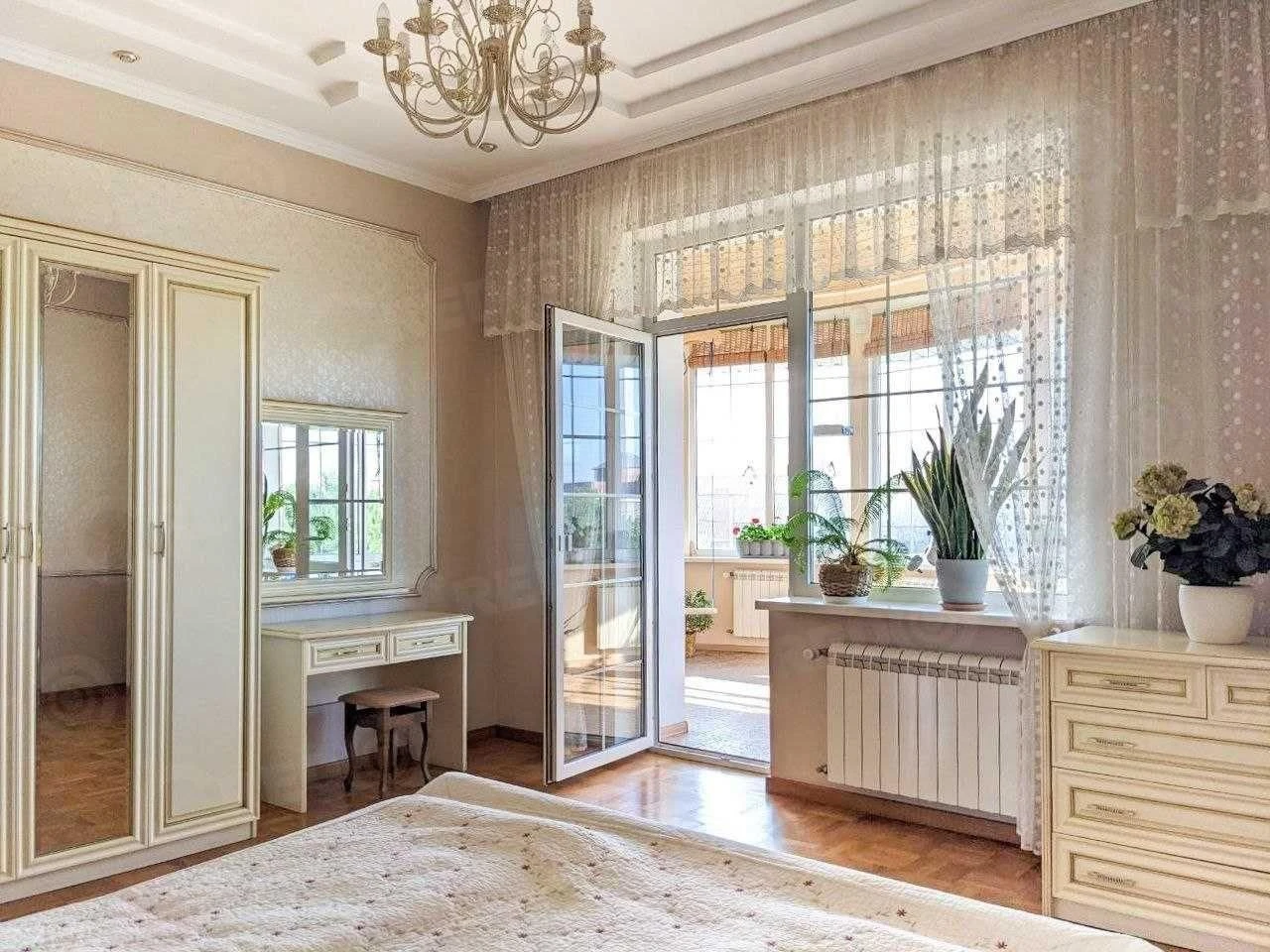House for sale, 420 sq.m., "Svitanok" area