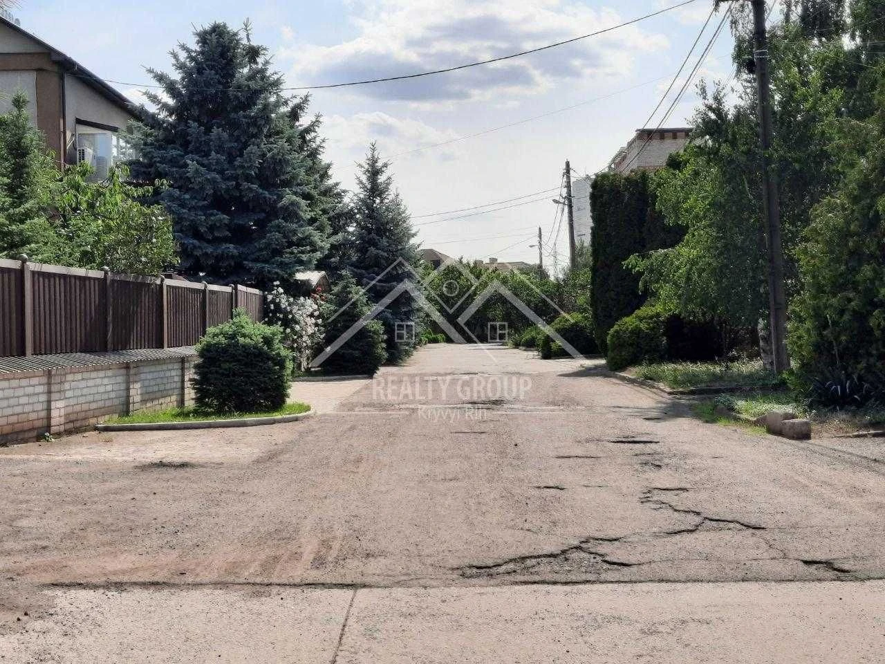 Продається двоповерховий будинок у Тернівському районі, 17-й