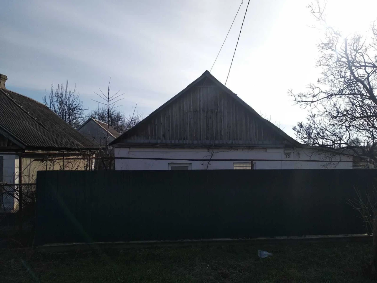 Продається будинок на Ласточці, вулиця Нестерова, 35. Будинок потребує ремонту.