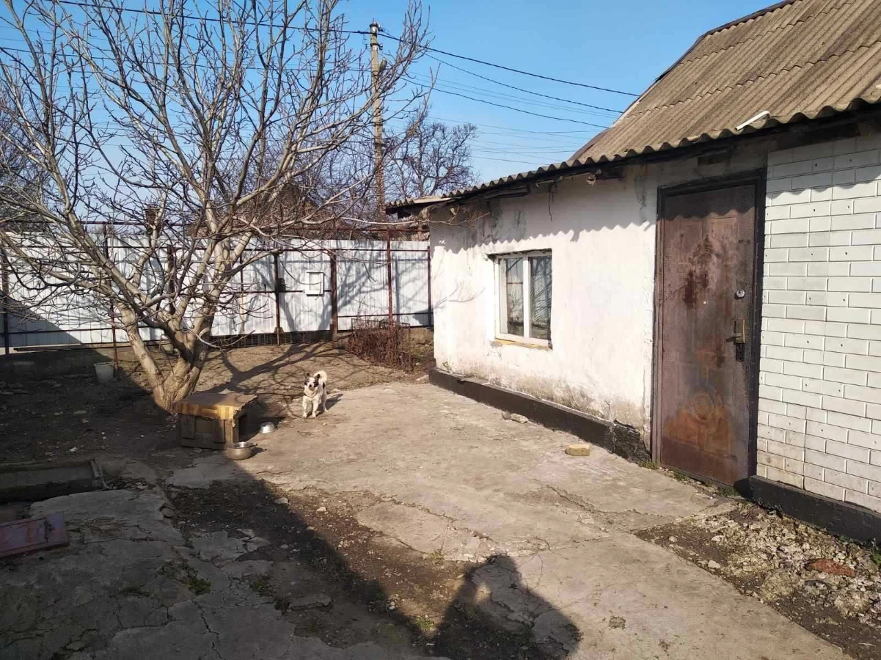 Продається будинок на Ласточці, вулиця Нестерова, 35. Будинок потребує ремонту.