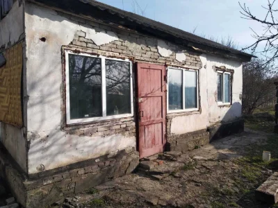 Продається будинок на Ласточці, вулиця Нестерова, 35. Будинок потребує ремонту.