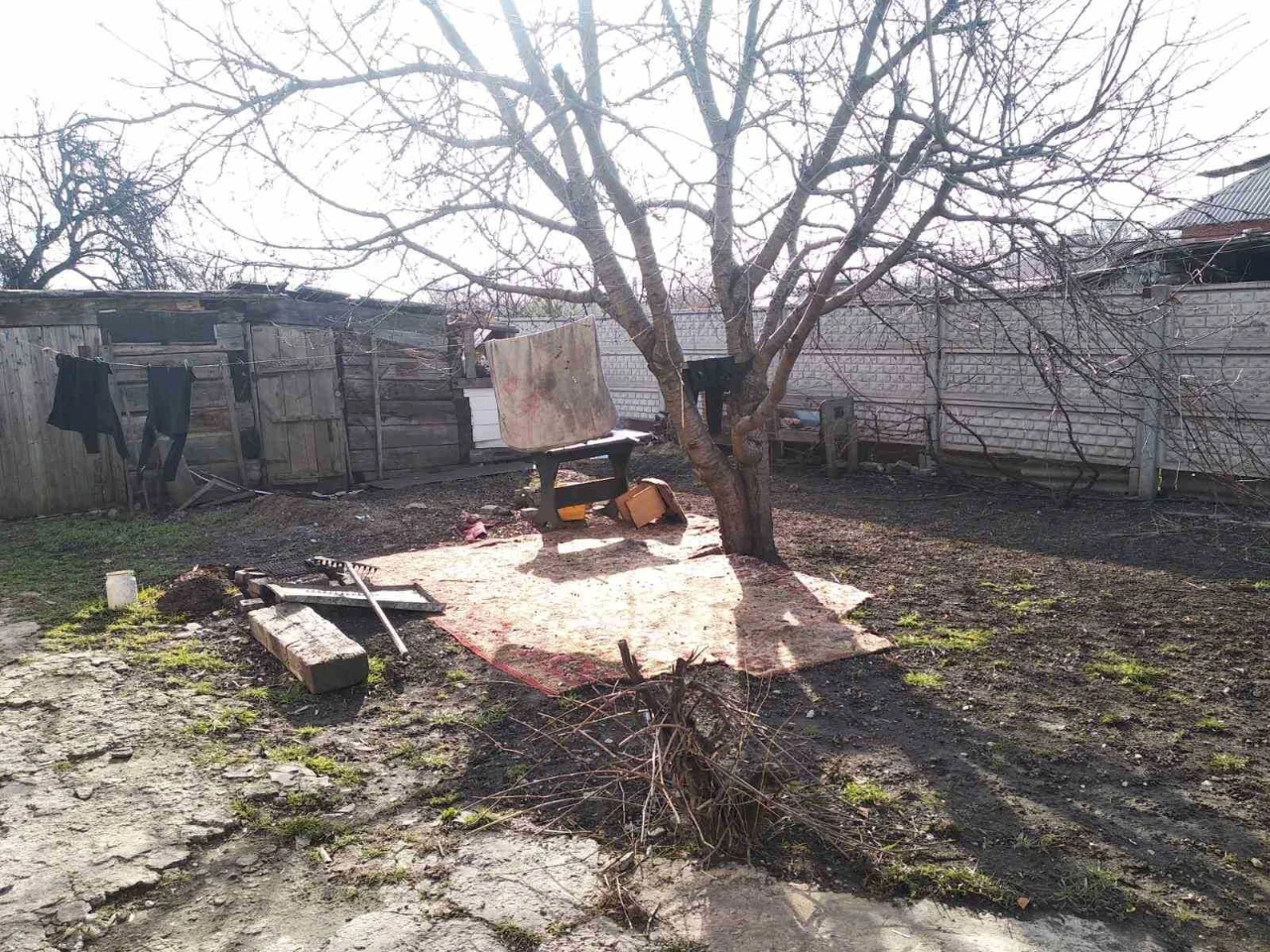 Продається будинок на Ласточці, вулиця Нестерова, 35. Будинок потребує ремонту.