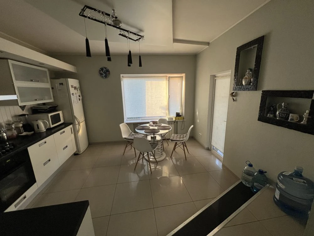 Spacious house in the Central District