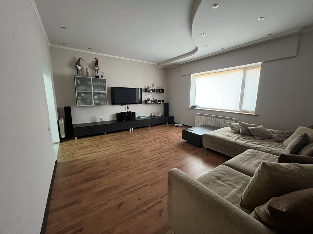 Spacious house in the Central District