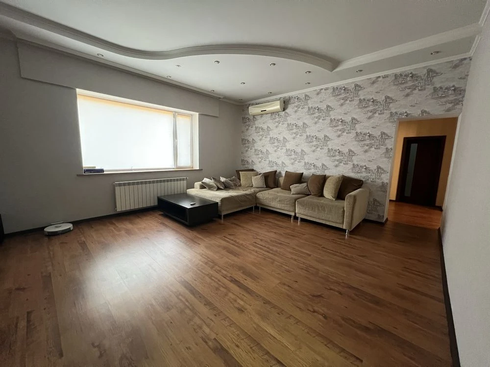 Spacious house in the Central District