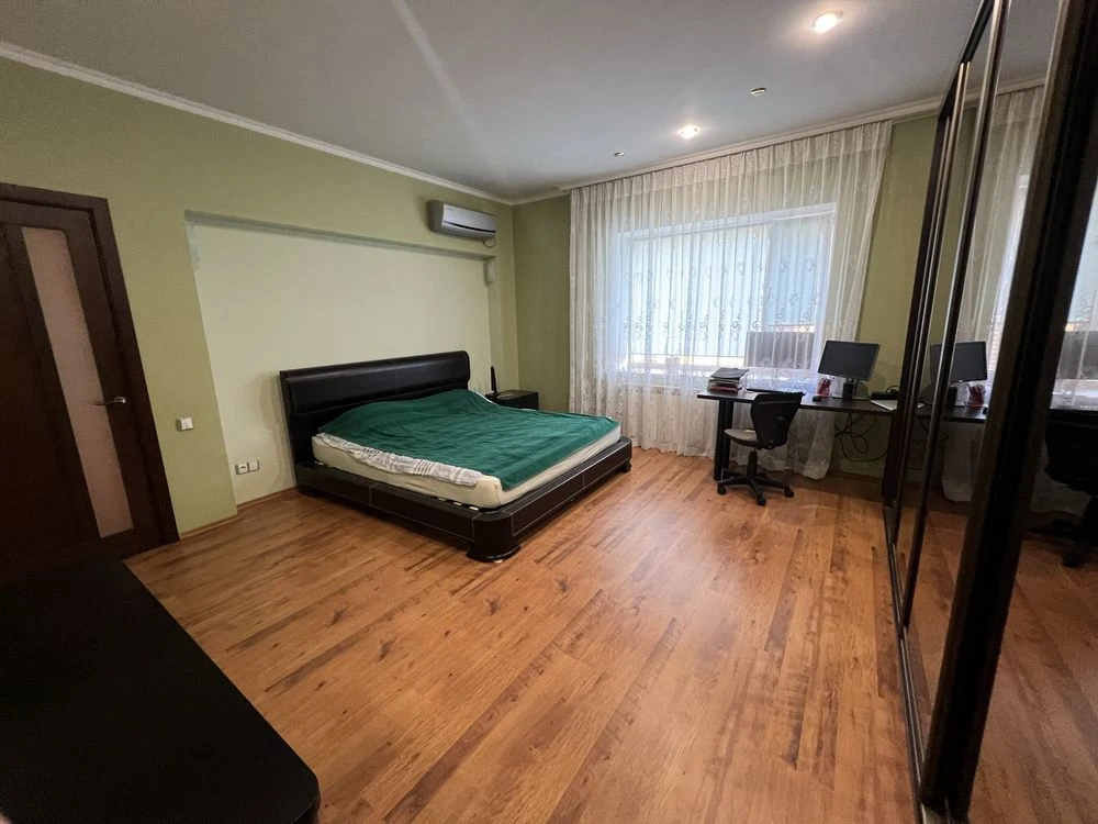 Spacious house in the Central District
